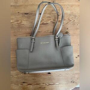 Michael Kors tote, great size!